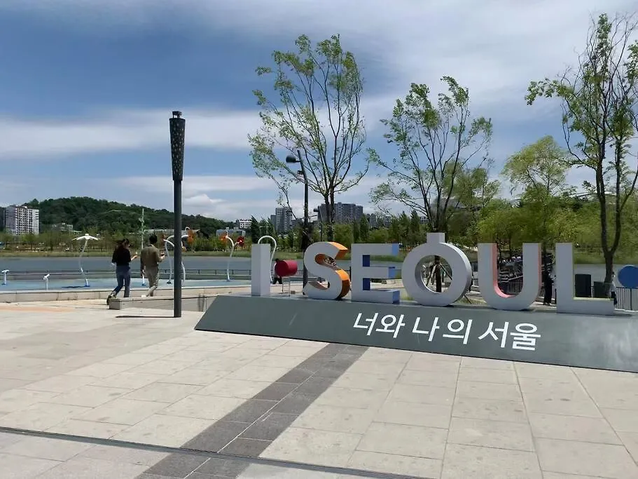 Ellie Stay Seoul